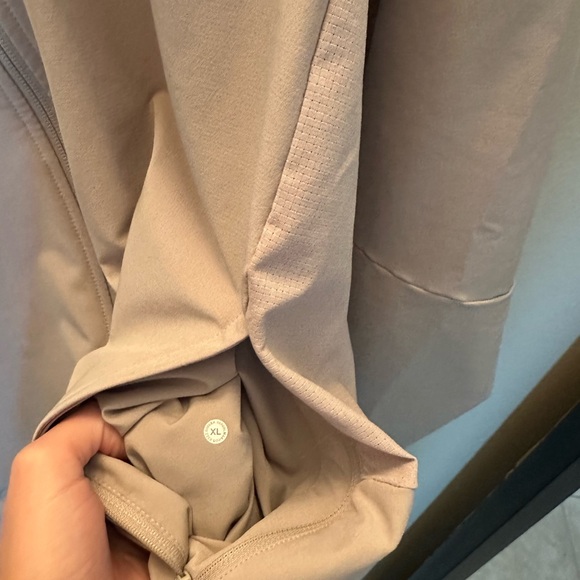 Men’s Lululemon Jacket - Picture 5 of 8